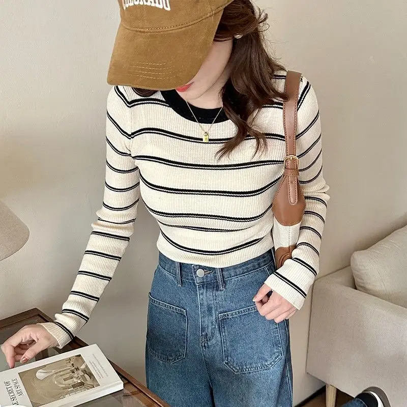 

Contrast Color Round Neck Striped Knitted Bottoming Shirt Autumn New 2025 New Women's Fitted Long-sleeved Inner Top