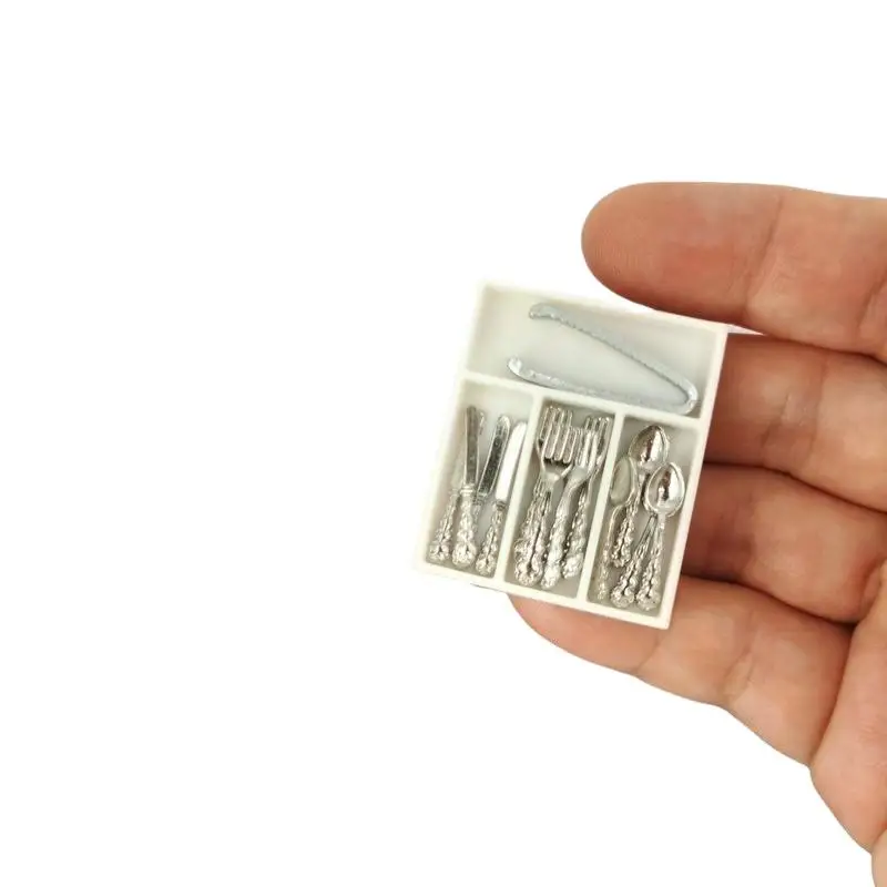 1 Set Casa delle bambole Forniture da cucina Utensili Accessori 1:12 Casa delle bambole Mini coltello Forchetta Cucchiaio Clip Stoviglie con scatola di immagazzinaggio