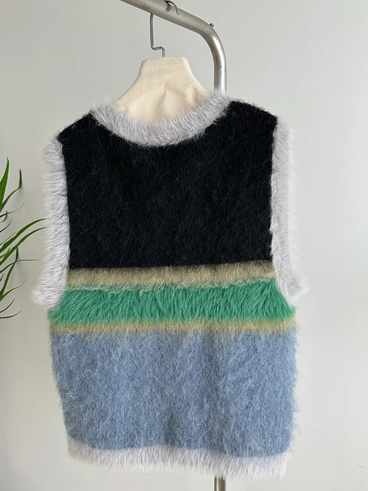 [EAM] Women Loose Fit Blue Color-block Knitting Elegant Vest New V-collar Sleeveless Fashion Tide Spring Autumn 2024 1DH2952