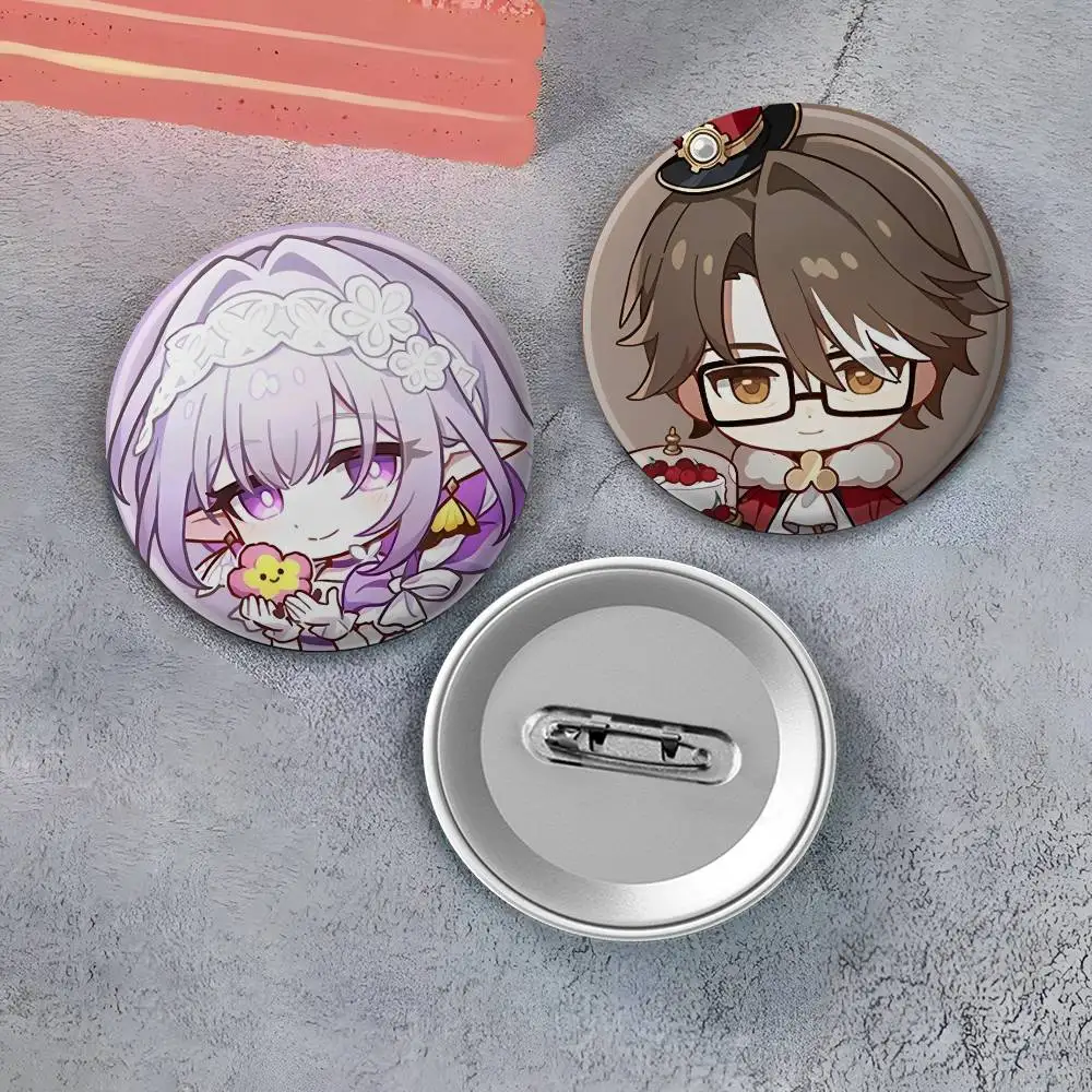 لعبة هونكاي إمباكت شارات لطيفة مستديرة رائعة شارة دبابيس دبابيس إبداعية للملابس قبعة ظهره إكسسوارات الهدايا