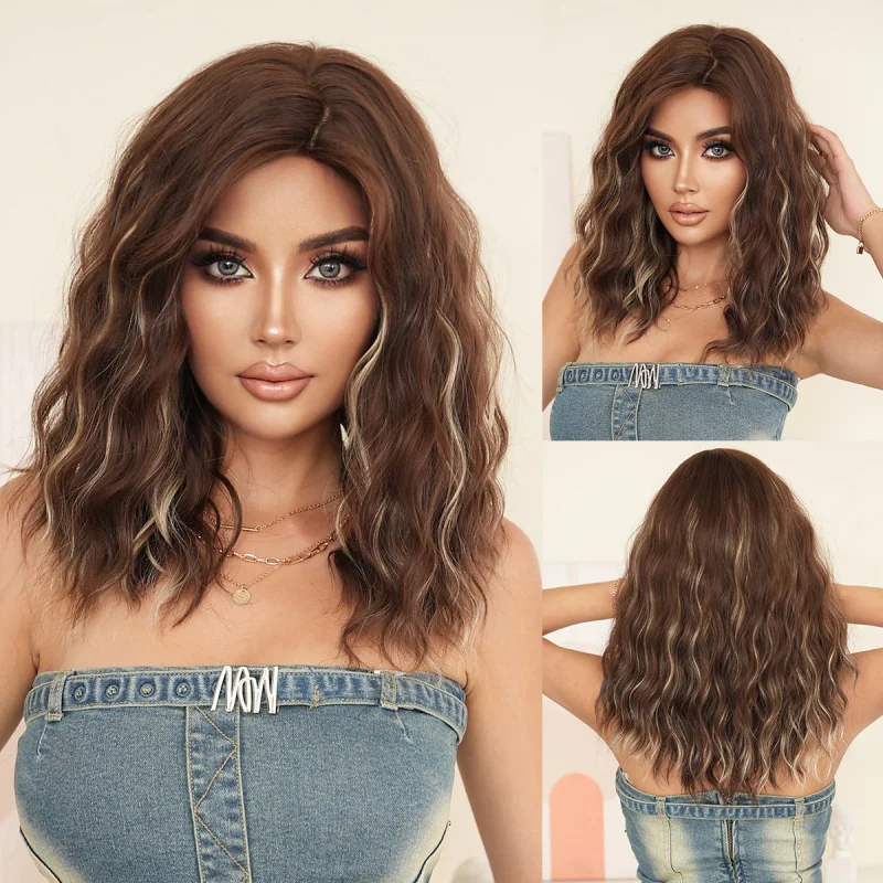Natural brown wig for women, shoulder-length curly hair with side-parted bangs, highlights in gold, made of heat-resistant synth