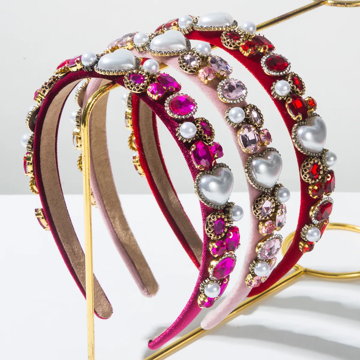 tiara-rosa-para-o-dia-dos-namorados-estilo-barroco-com-diamantes-e-perolas-acessorio-versatil-para-festas-e-feriados