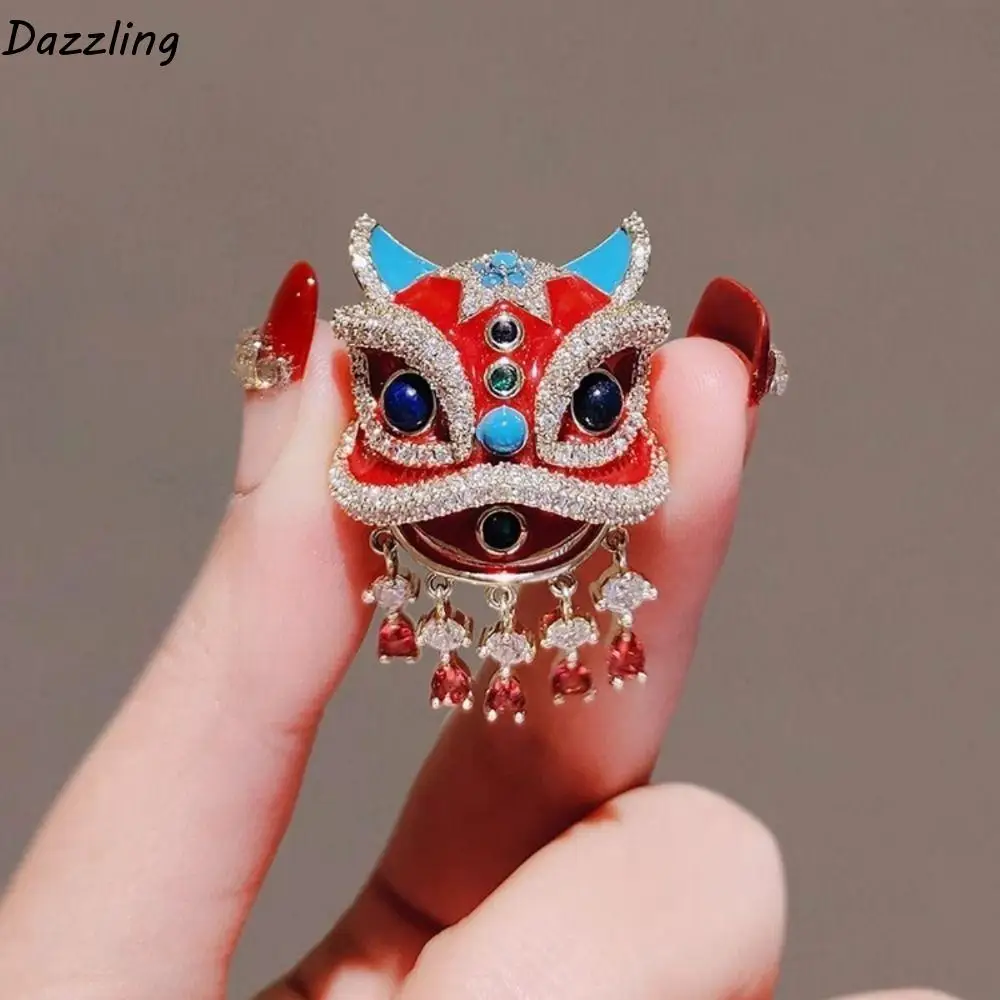 

Jewelry Gift Retro Lion Dance Enamel Brooch Chinese Style New Year Lion Head Badge Red Cartoon Suit Pins Bag Decoration