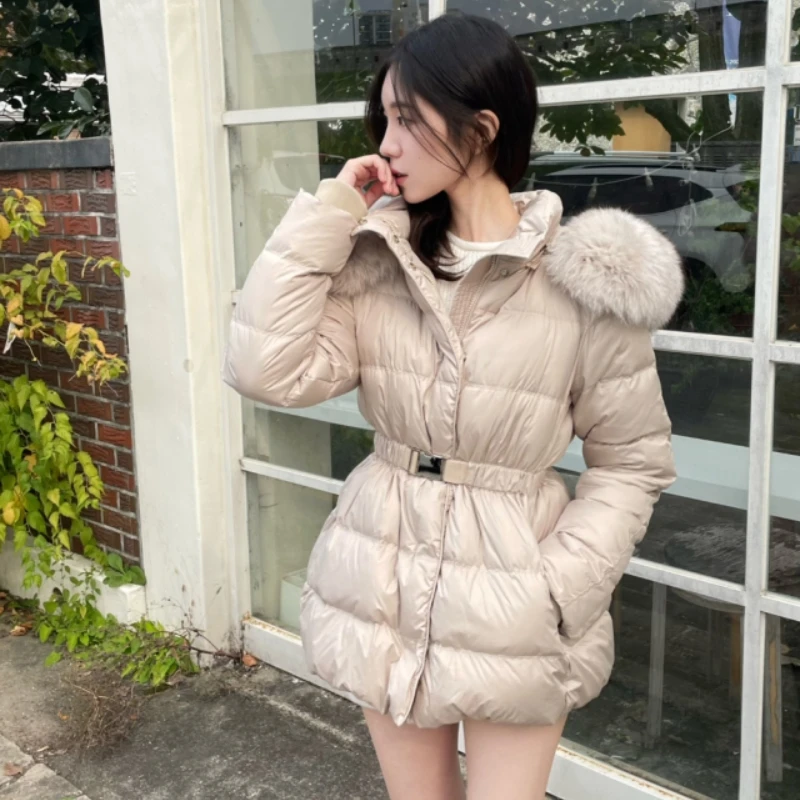 معطف نسائي كوري جديد لعام 2025 من Sle Thiened باللون الأبيض Du down Puffer Jaet مع ياقة كبيرة من الفرو متوسط الطول