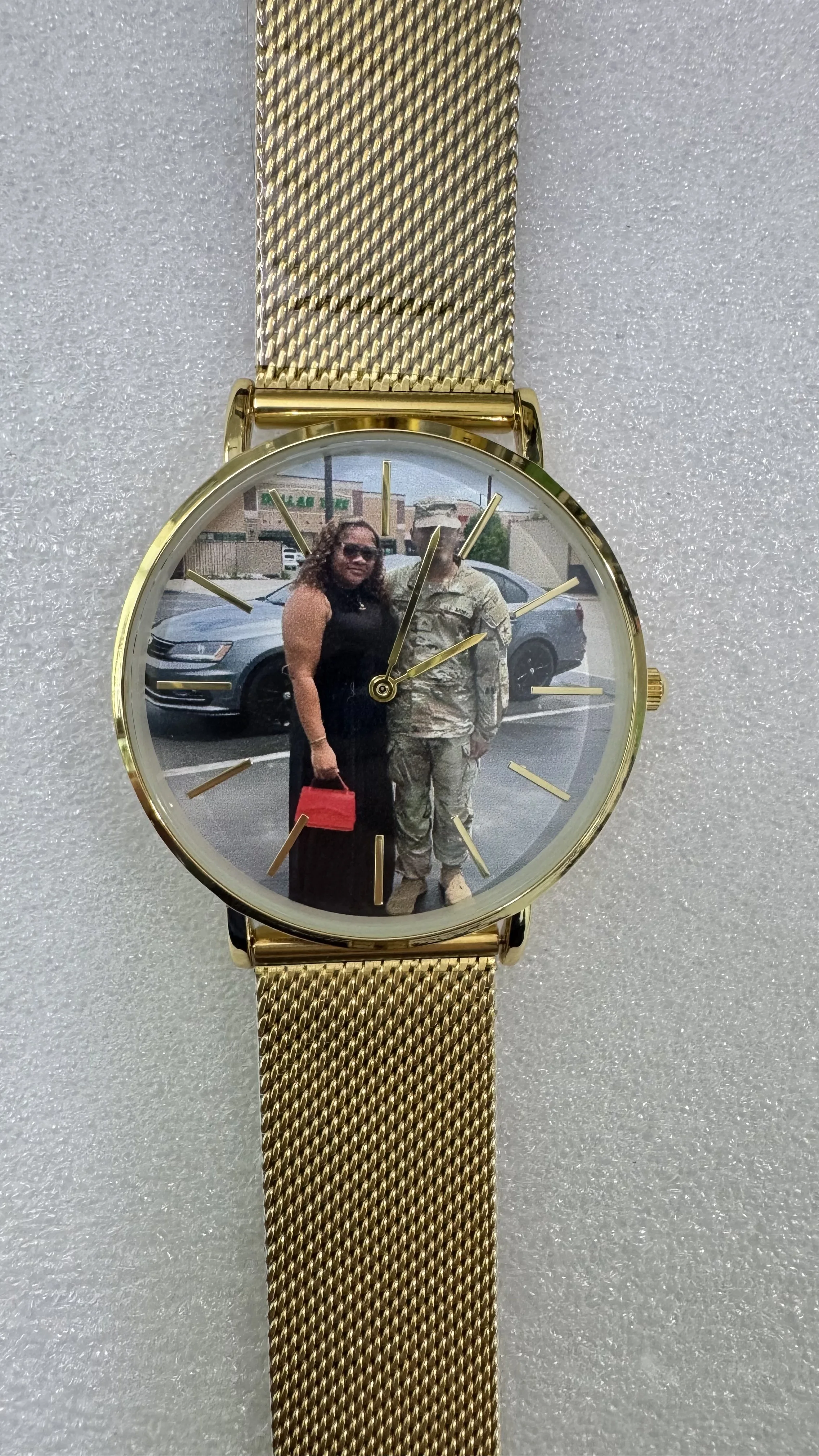 Customizable Gold Quartz Watch with Image Logo Personalized Timepiece for Men And Women