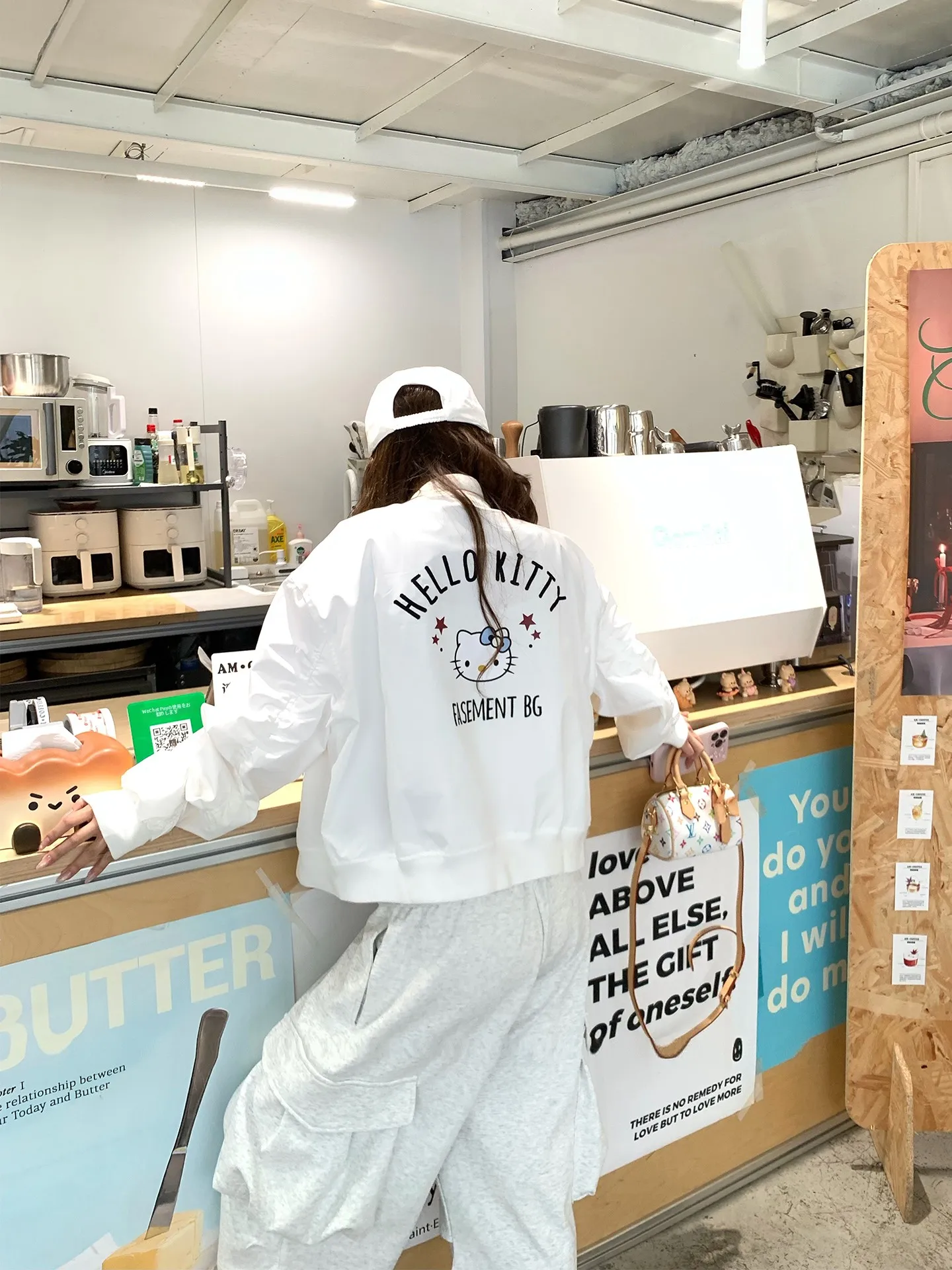 

Белая женская свободная повседневная куртка-жакет для города, простой топ, омолаживающая верхняя одежда, весна 2026, производство Китай