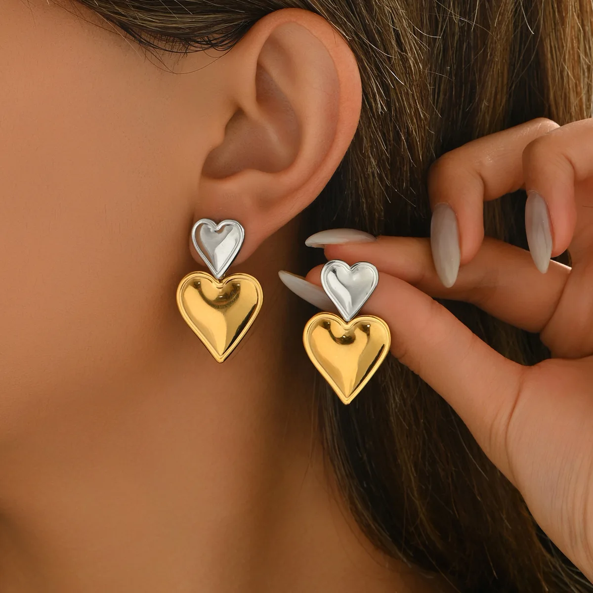 Niche Light Luxury Earrings Women's Metal Love Design Versatile Senior Temperament Trend Daily Commute Fashion Jewelry 5E060