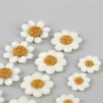 15 STKS Witte Dubbellaags Daisy Kleine Bloem Applique Bloem Patch Motief Sluier Lijfje DIY Bloem Sieraden Doek Stickers Accessorie