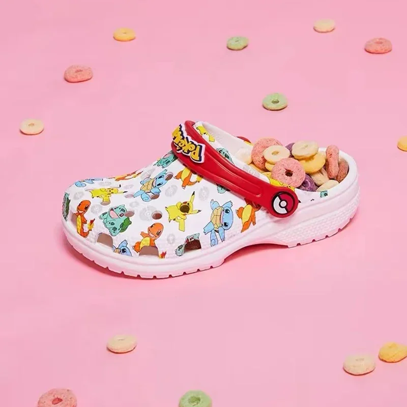 Bandai-Sandalias con agujeros de Pokémon Kawaii para niños, zapatos de playa de estilo Anime, Pikachu, Squirtle, Charmander, Eva, regalos de verano