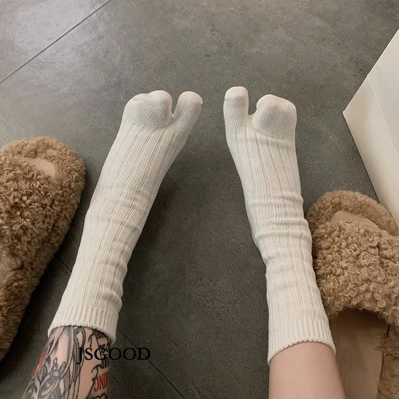 High Quality Cotton Women Two Toe Spring Autumn Winter Warm Socks Fashion Retro Striped Japanese Tabi Socks Thick Thread Needles