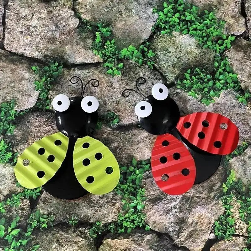 2026 Mini Metal Ladybug Beetle Fence Hanger Wall Hanging Ornament Statue Outdoor Patio Garden Figurine Sculpture For Home Decor