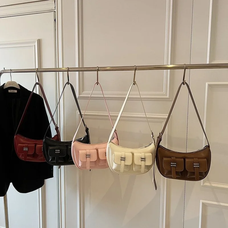 

Fashionable Ladies Messenger Bag With Quality Leather And Trendy Design Boasting Elegant Casual Style​