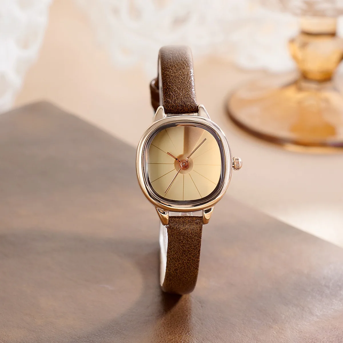 Retro niche design for women's watches, compact, exquisite, simple, high-end, student quartz watch