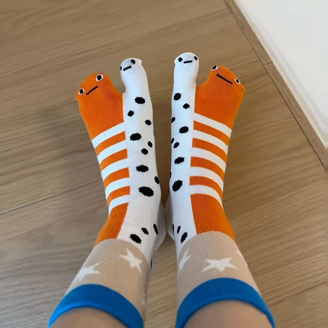 1 Pair of Women's Fun and Cute Split-toe Mid-calf Socks with Abstract and Trendy Designs,Long Socks,Split-toe Socks,Thin Version