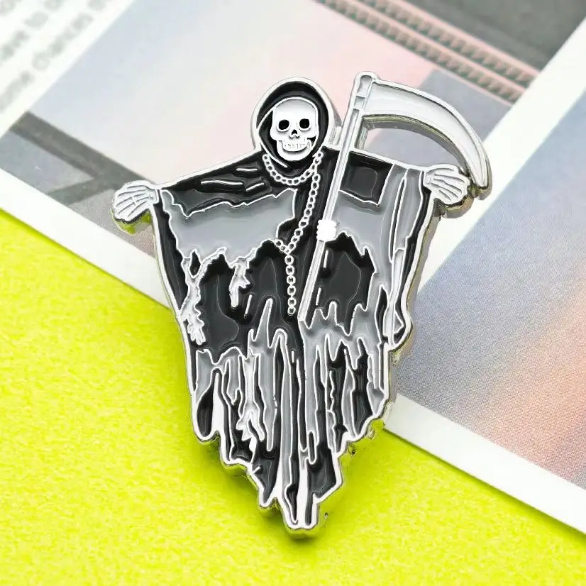 Halloween Grim Reaper Brooch Death Skull Metal Lapel Pin Horrible Ghost Scythe Badge Gothic Punk Jewelry Gift for Friends