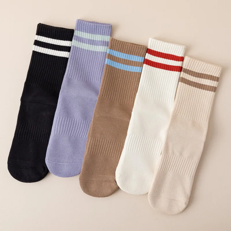 Chaussettes de yoga en coton épais pour femme, chaussettes de sol en silicone non ald, mi-mollet, chaussettes de pilates, chaussettes de danse d'intérieur, chaussettes de sport de fitness