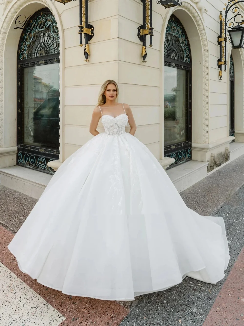 

Exquisite Beading 3D flowers Appliques Princess A-Line Wedding Dresses Spaghetti Straps Bridal Gowns Customized Vestido De Noiva