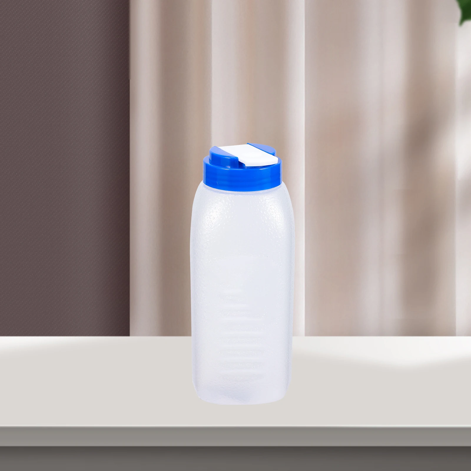 

Plastic Water Bottle Coffee Pitcher Ice Container Jug with Lid Cover for Hot Liquids Juice Bar Travel