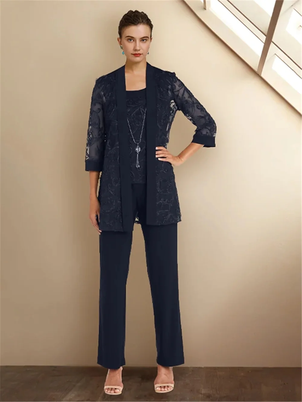 Pantsuit 3 Mảnh Phù Hợp Với Mẹ Của Cô Dâu Đầm Thanh Lịch Bọc Bao Gồm Tầng Dài Voan Không Tay Với Appliques