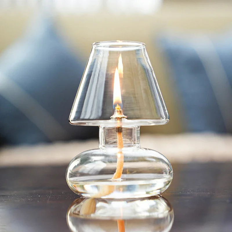 Handgefertigte Öllampe aus Glas im europäischen Stil, dekorative Kerzenhalter-Ornament für den Haushalt mit Lampenschirm, winddichte Butterlampe