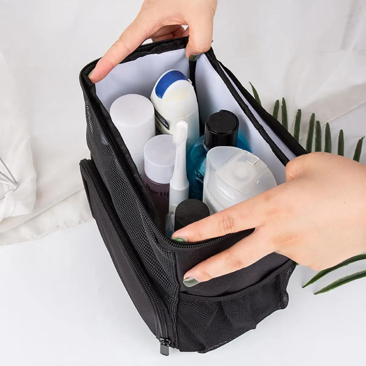 Mesh Travel Cosmetic Cases Portable Large Capacity Shower Storage Bag Hanging Toiletry Bag Quick-Drying Handbag