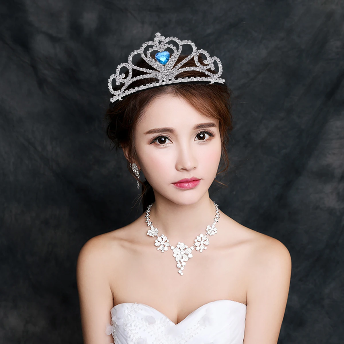 

Crystal Crown Headb Elegant Tiara Children Wedding Dress Glittering Heart Design Lightweight Bright Color Party Birthday Cosplay