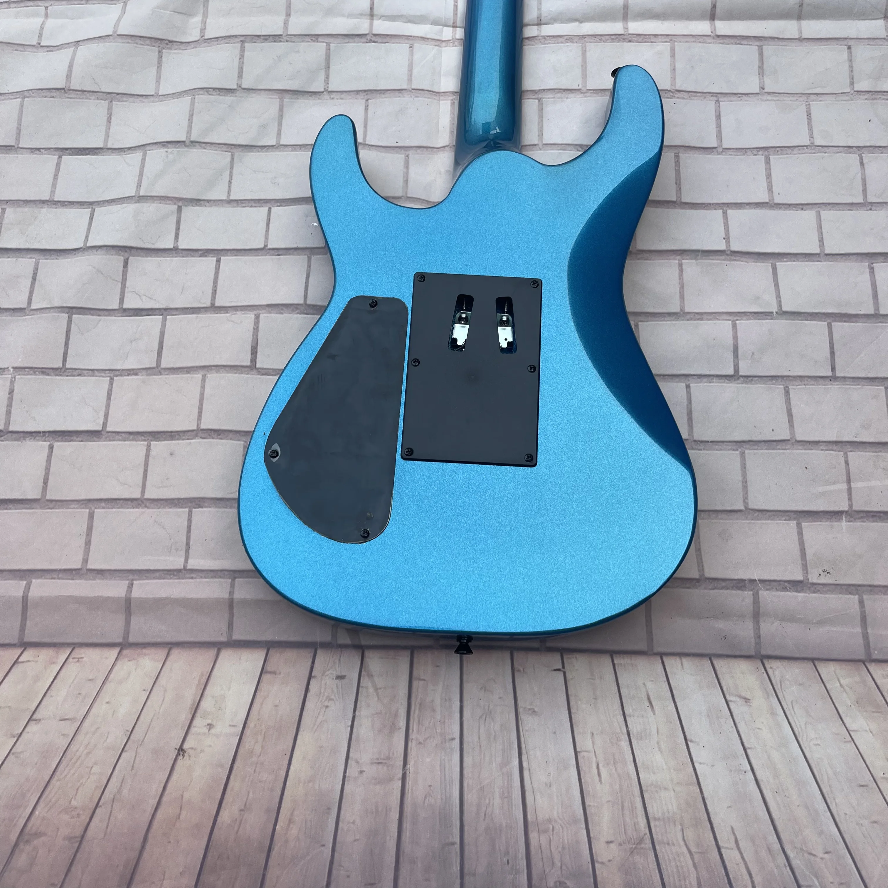 Guitar 6-string electric guitar, metal blue body, maple neck, rosewood fingerboard, factory real pictures, can be shipped upon o