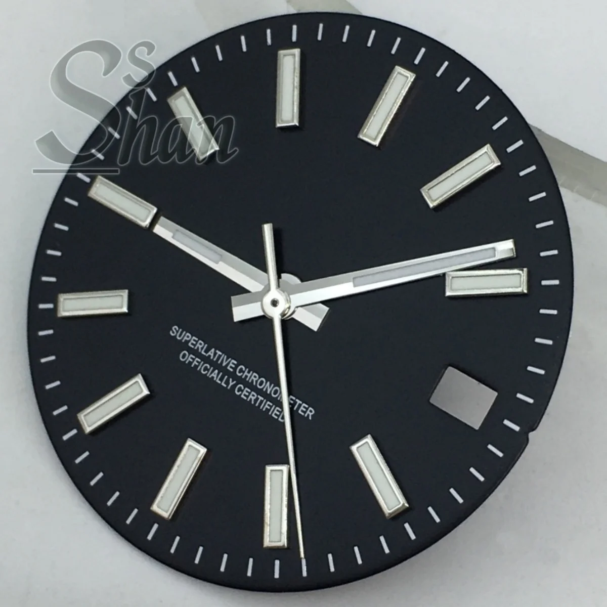 يتم تعديل قرص عقارب الساعة NH35 29MM واستبدالها في أجزاء ساعة الحركة NH35