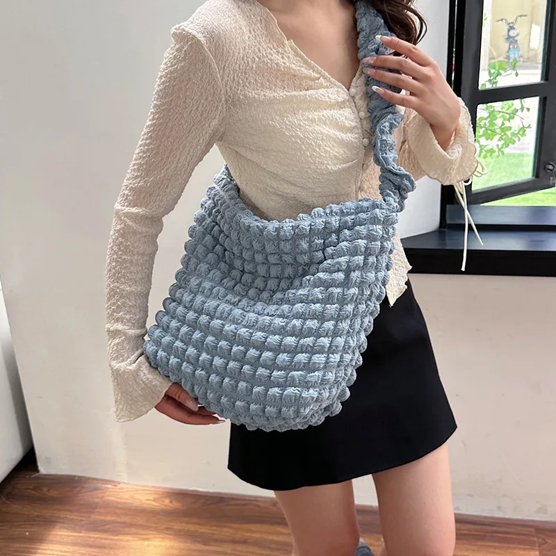 

Large Capacity Crossbody Dumplings 2024 Winter New Simple Embroidery Thread Cloud Pleated Niche Underarm Bag