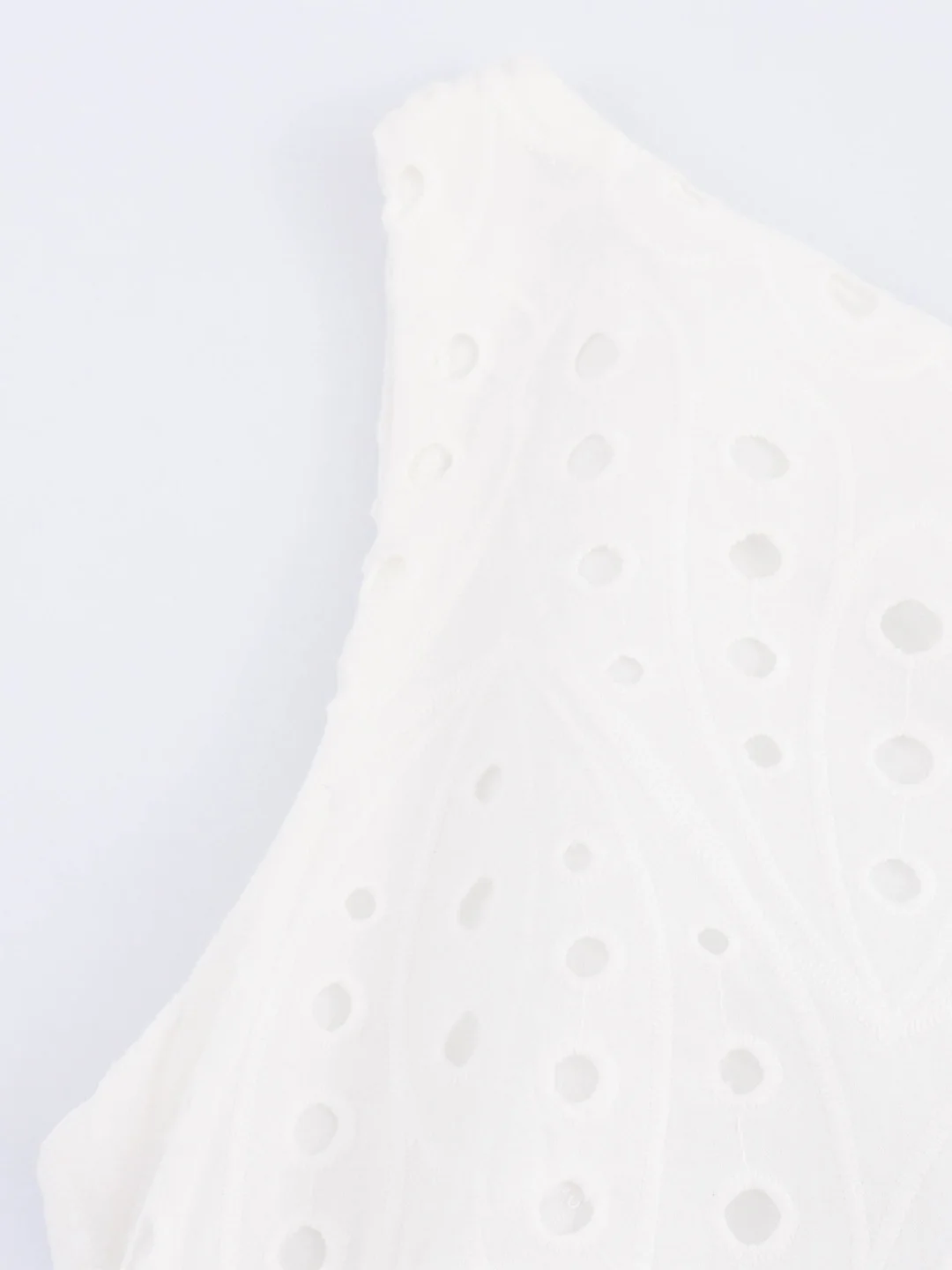 فستان ضيف زفاف أنيق أبيض مطرز للسيدات ، رقبة غير متماثلة ، ضيق بكتف واحد ، فساتين متوسطة الطول ، فتحة جانبية ، صيف