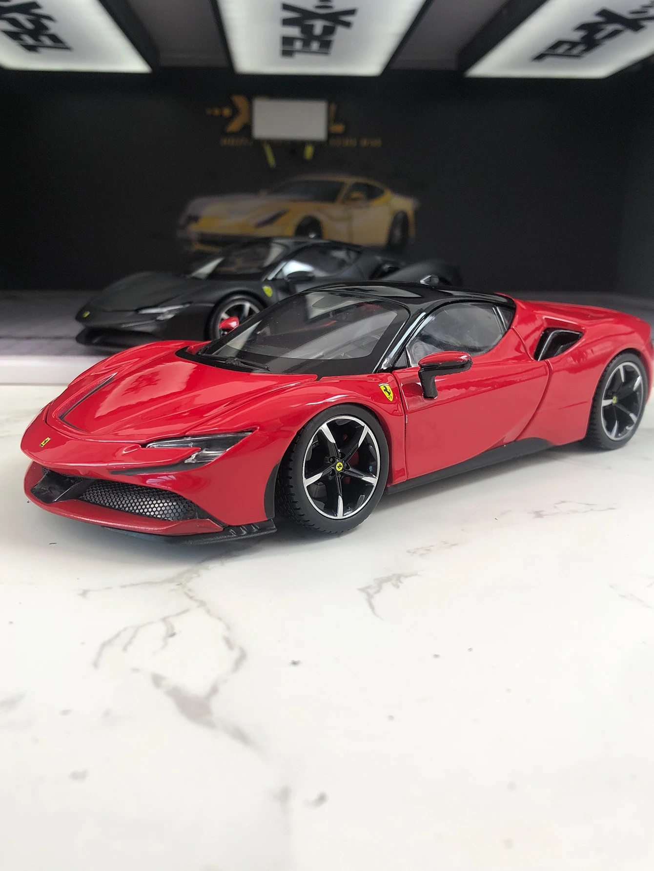 

Bburago 1:24 имитация цинкового сплава Ferrari SF90 Stradale модель автомобиля, статическое украшение, металлический коллекционный подарочный автомобиль