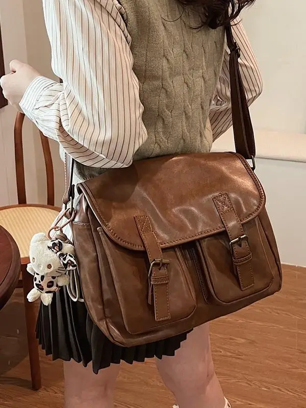 British Retro Large Capacity Women's Shoulder Bag 2026 New Style Casual Commuter Crossbody Mailman Bag Versatile Daily Use