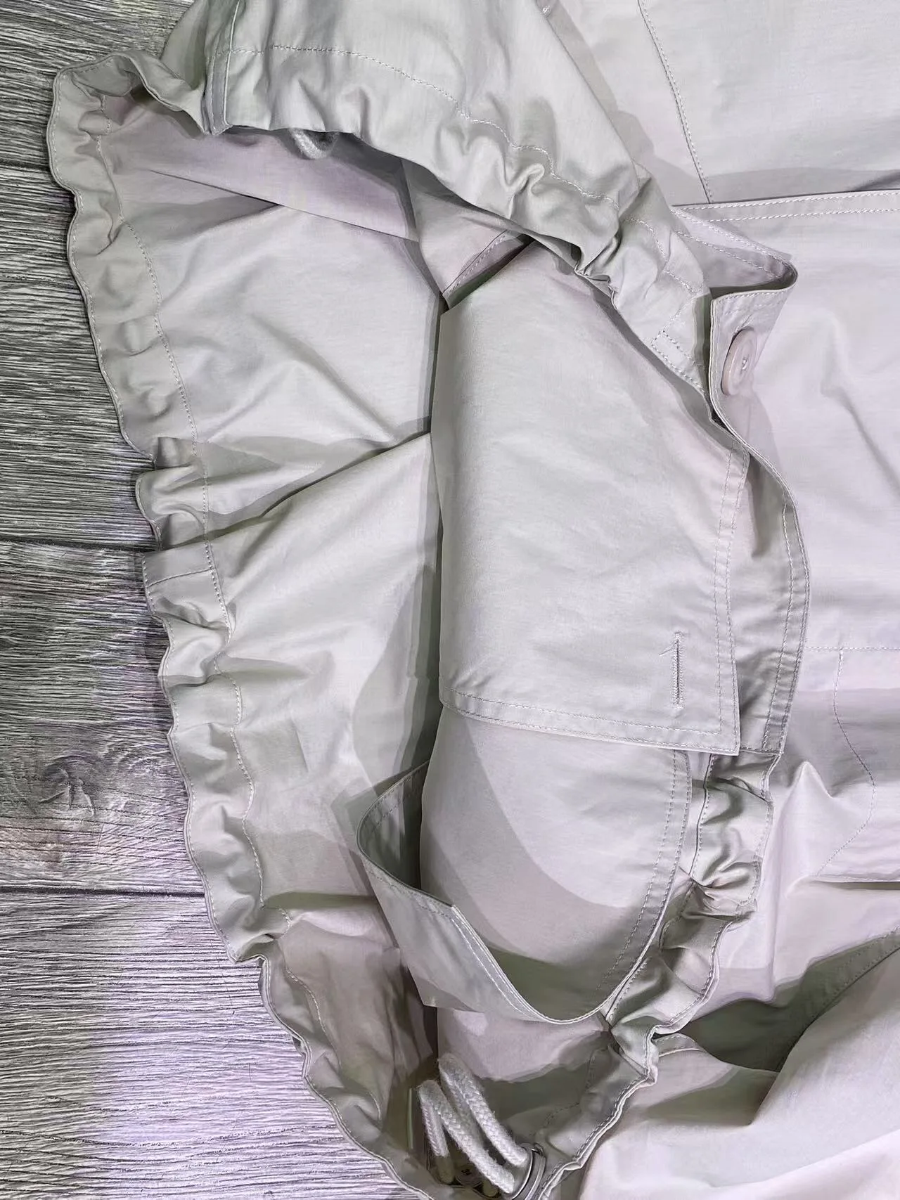 Damski płaszcz typu trencz ze 100% bawełny, dwurzędowy, z wykładanym kołnierzem, długi rękaw, luźny damski płaszcz przeciwdeszczowy.