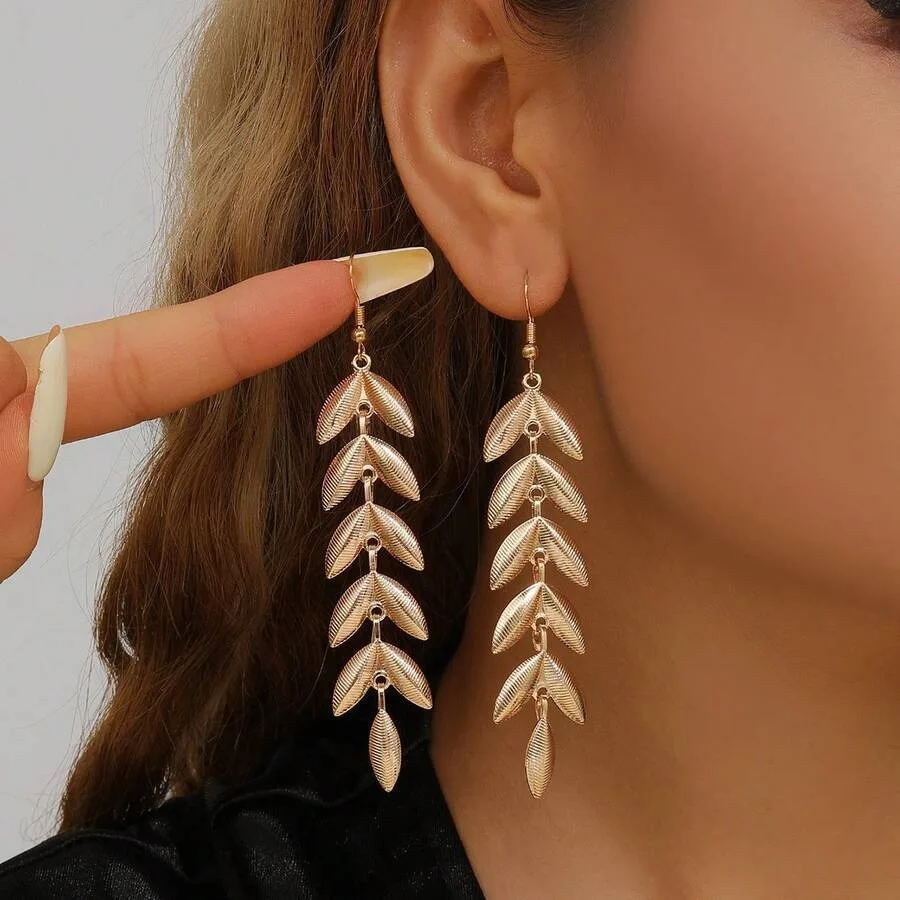 

European And American Exaggerated Leaf Stud Earrings, Small Flower Design, High-End Sense, Personalized Leaf Earrings For Women