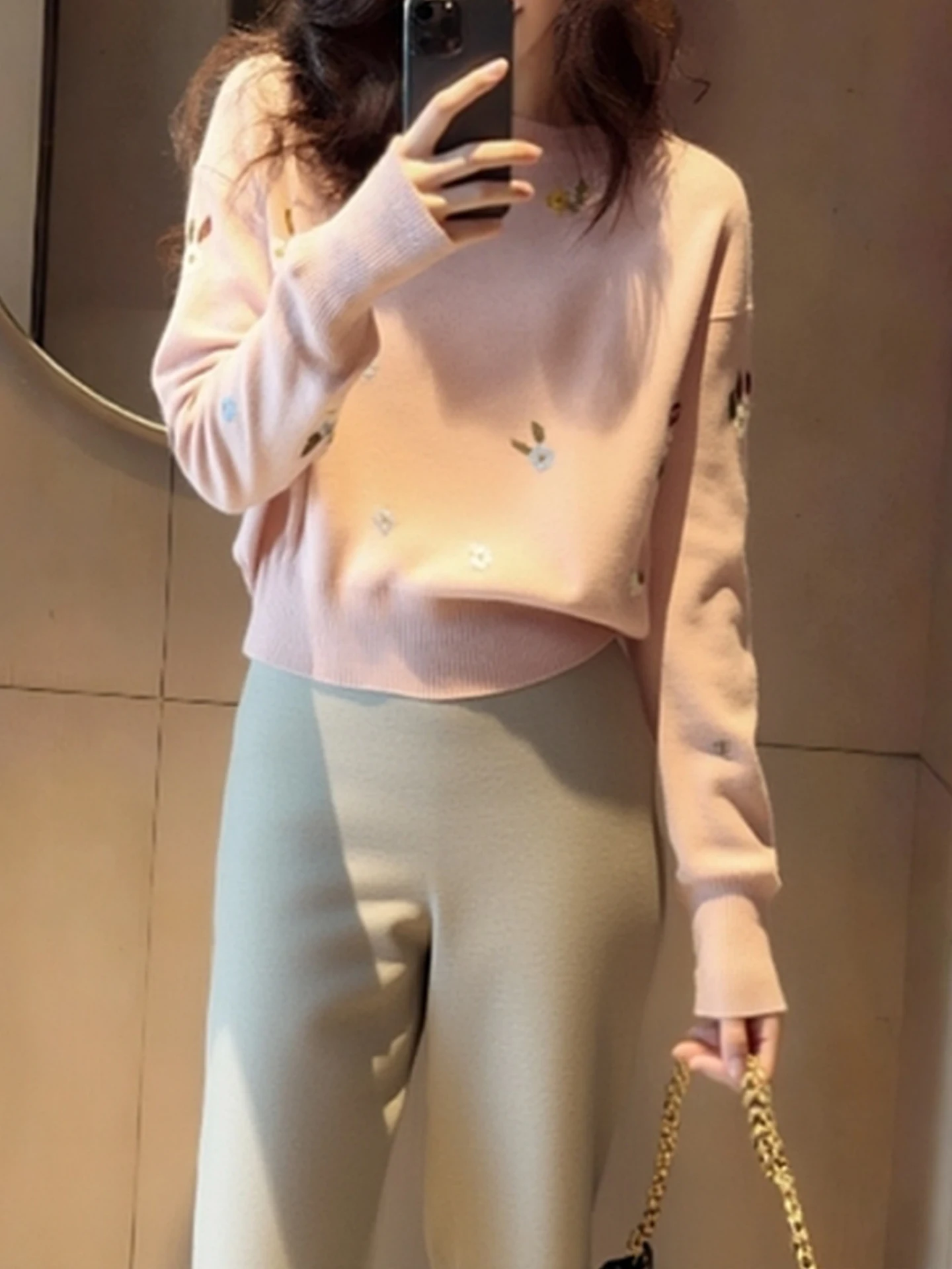 冬のファション、甘いロング丈のニットセーター、カメレオンカラー、刺繍デザイン、通勤、韓国風、ゆったりフィット