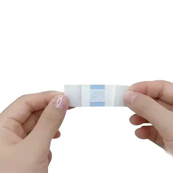 100 pezzi di medicazioni adesi...