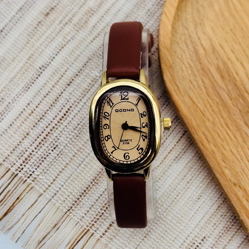 

New Fashion Temperament Women's Watch Oval Disc Niche Light Luxury Simple Retro Senior Quartz Watchs Bathtub Tidal Current 2025