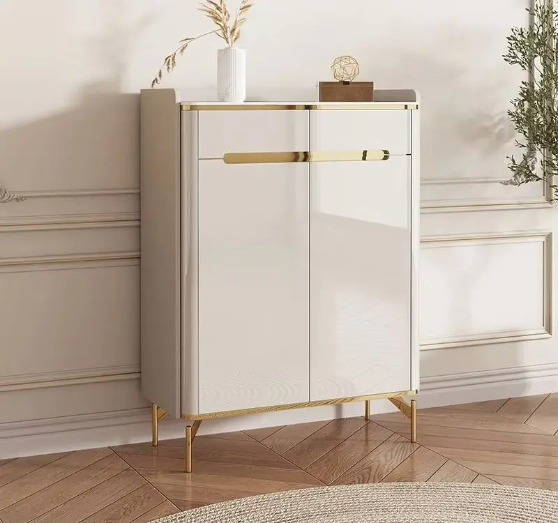 The entryway shoe cabinet is a luxurious outdoor entryway cabinet made of stone slabs, which blends seamlessly with the wall.