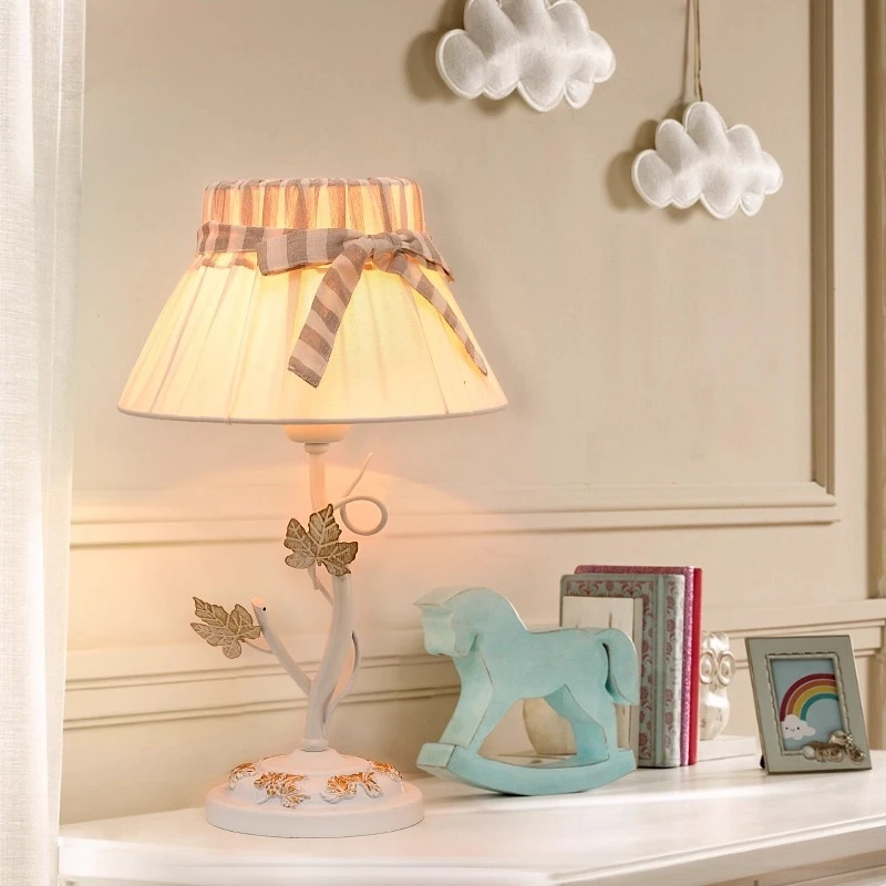 

Детская настольная лампа для комнаты, креативная тканевая лампа с бантом, прикроватная лампа в скандинавском пасторальном стиле для спальни девочки