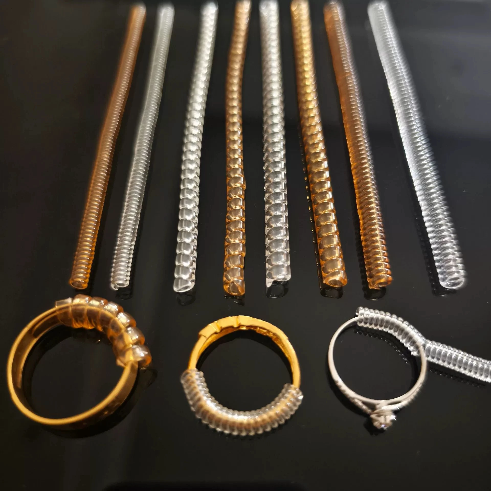 Herramientas reductoras de tamaño de anillo Invisible, anillos con resorte en espiral, ajuste de tensor transparente, herramientas de redimensionado, protector de joyería, 1/8 Uds.