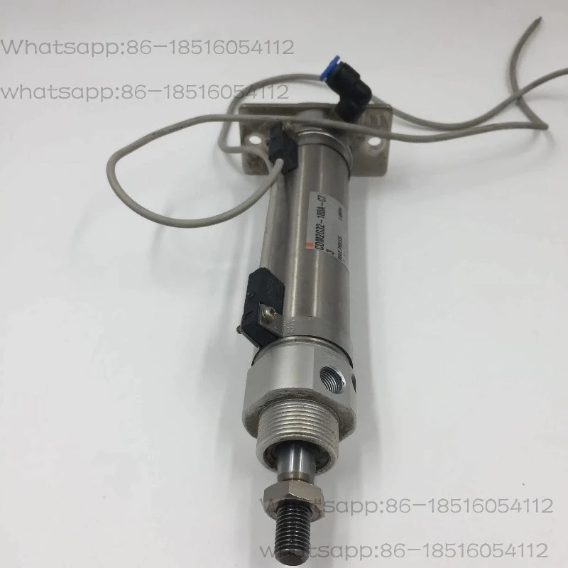 The original genuine cylinder CDM2G32-100A-C73 is shown in the picture, and the quality is beautiful.