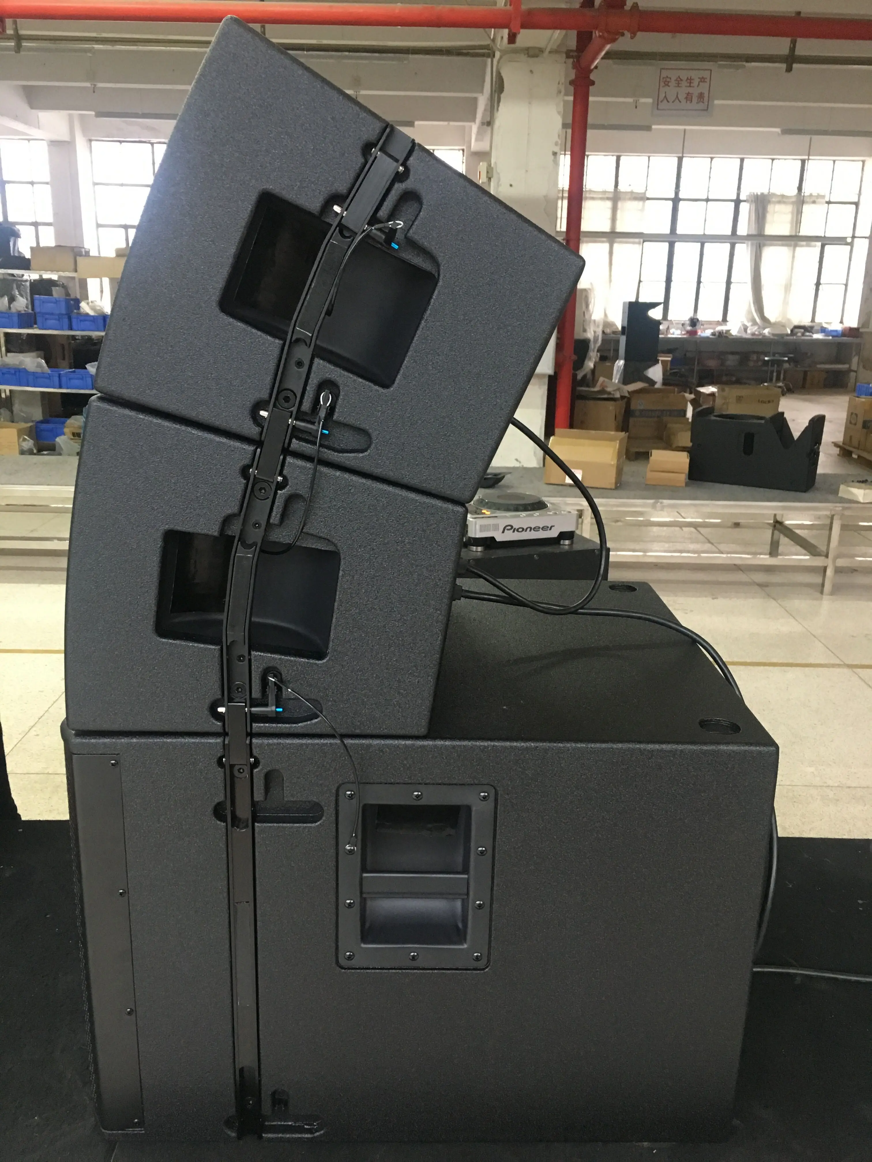 Professional Audio Sound Equipment Compact Portable VRX932 Line Array System 8Ohm 1590W Passive for Club Wedding Hall Speach