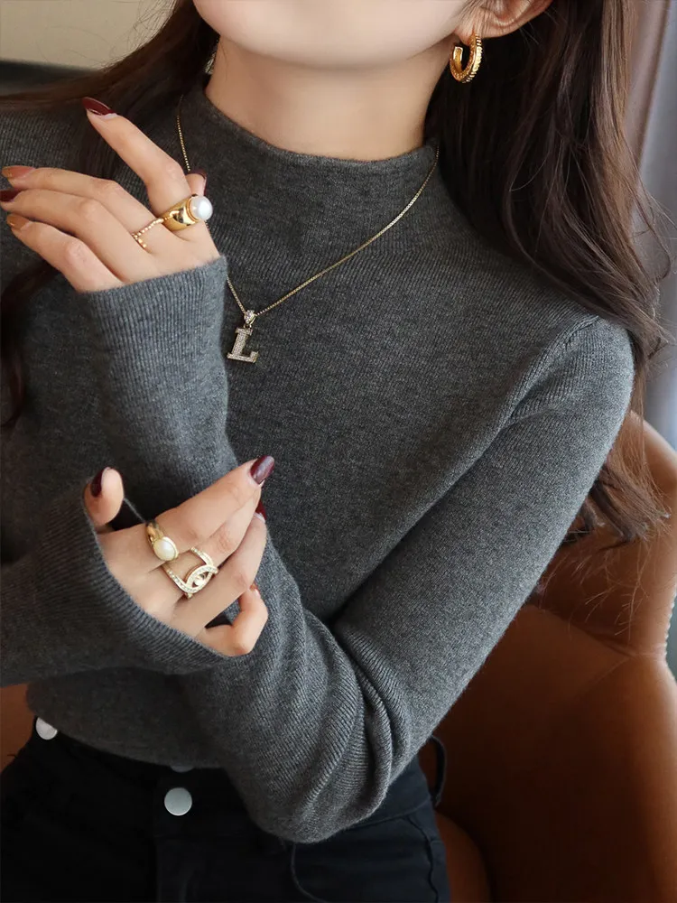 เสื้อสเวตเตอร์ไหมพรมคอเต่า แขนยาว สีดำ สำหรับผู้หญิง รุ่น Q2859