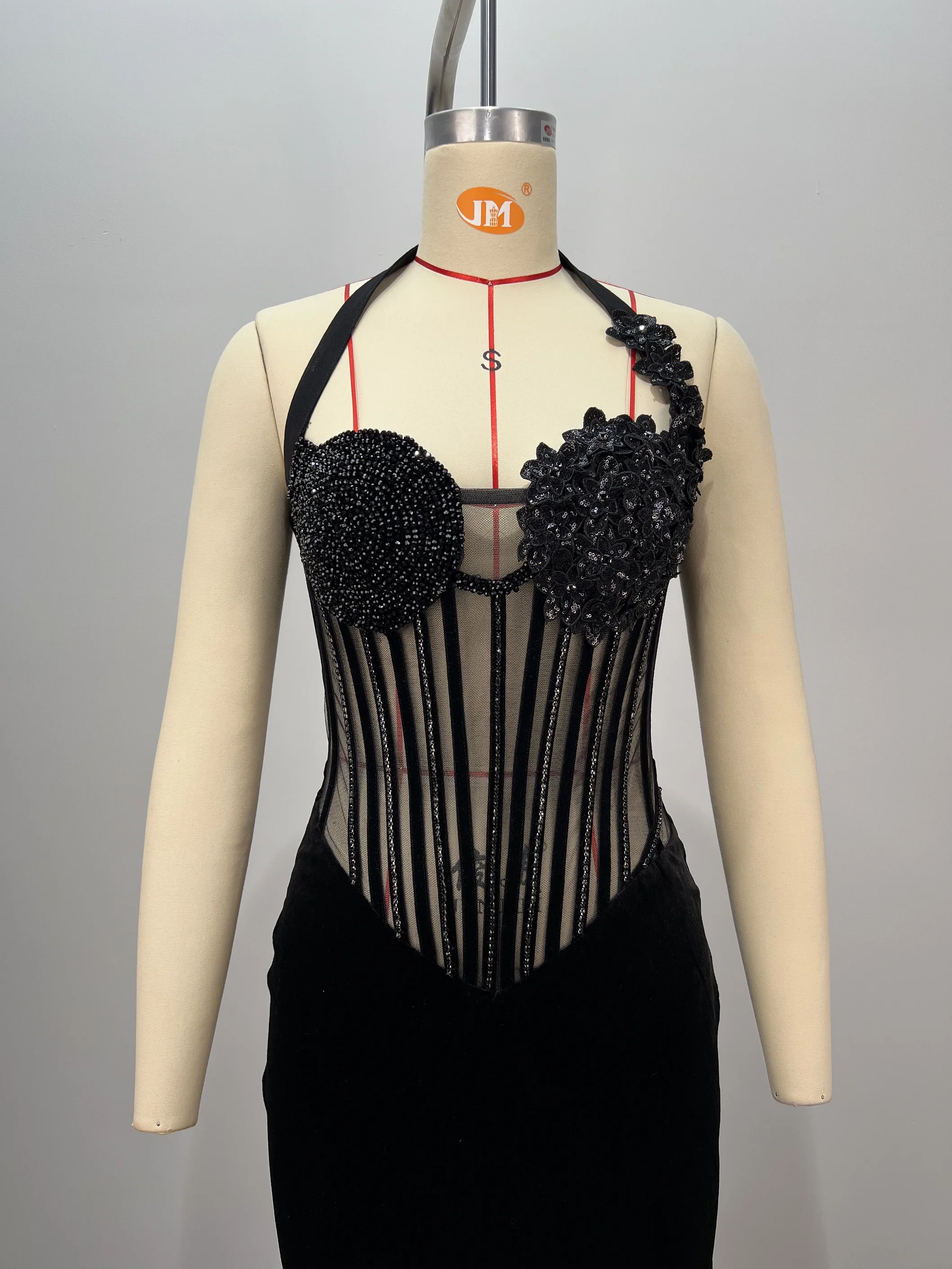 Damen-Verband, mit Kristallen verziertes Neckholder-Kleid mit transparentem Oberteil, sexy schwarzes Meerjungfrau-Abendkleid, rückenfreies Ballkleid