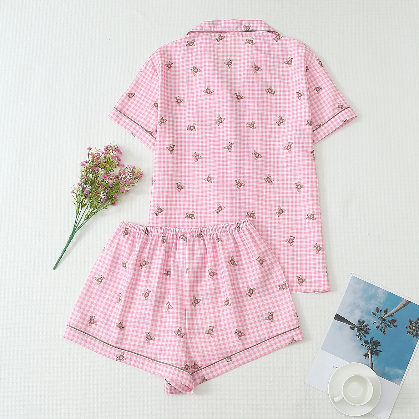 Two-Piece Set of Comfortable Pink and White Plaid Bear Print Short-Sleeved Button-Down Tops with Pockets and Bow Shorts, Spring and Summer Women's Pajamas and Loungewear Set Suitable for Home Use