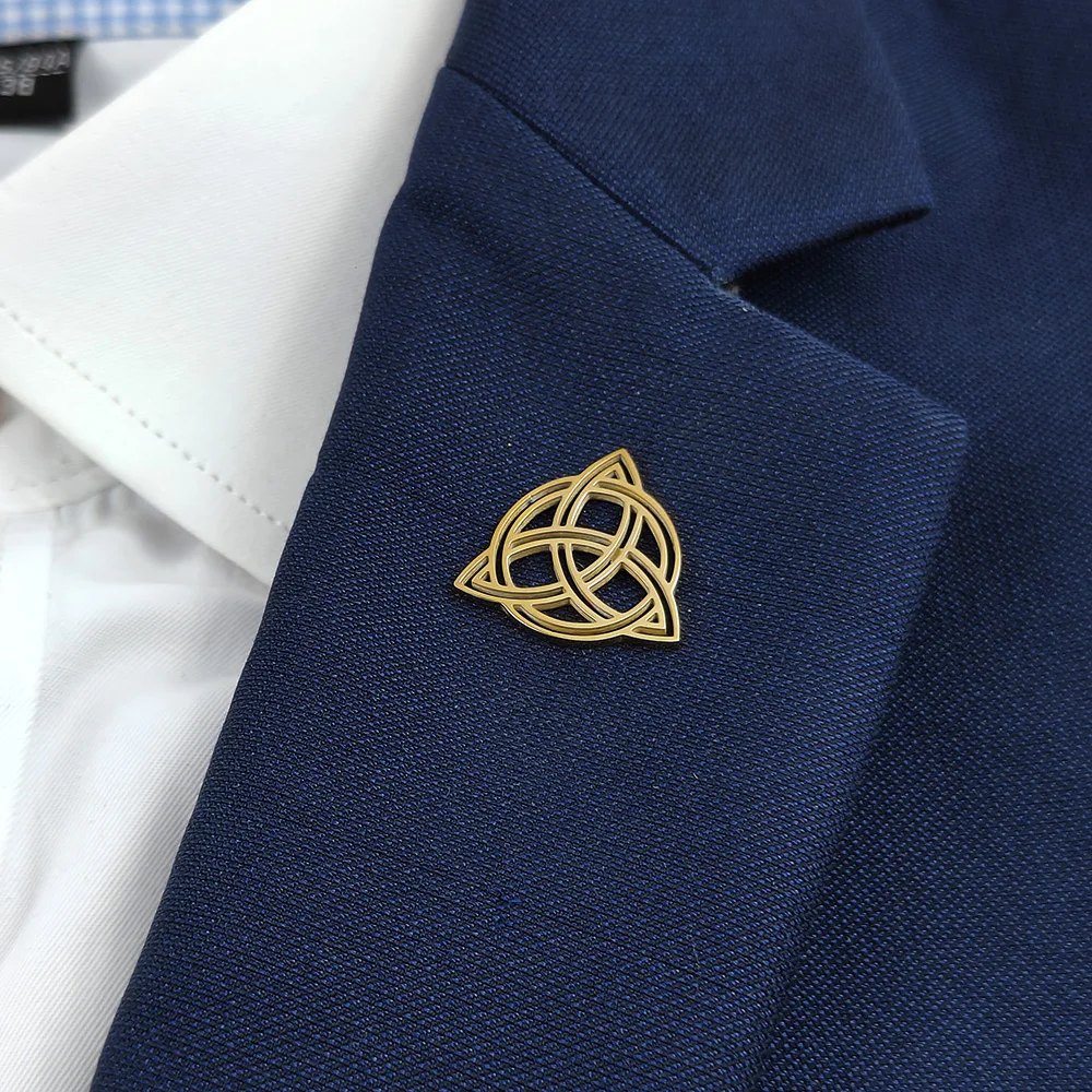 Round Celtic knot gold-plated brooch, suit lapel pin, classic badge for men, anti-exposure button for women.