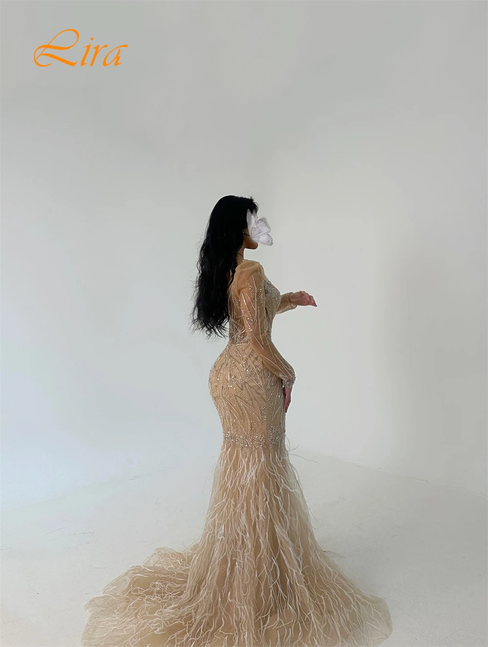 Vestido de noche elegante personalizado con cuello redondo y exquisitos vestidos de cóctel con cola de corte y exquisito vestido de novia de organza