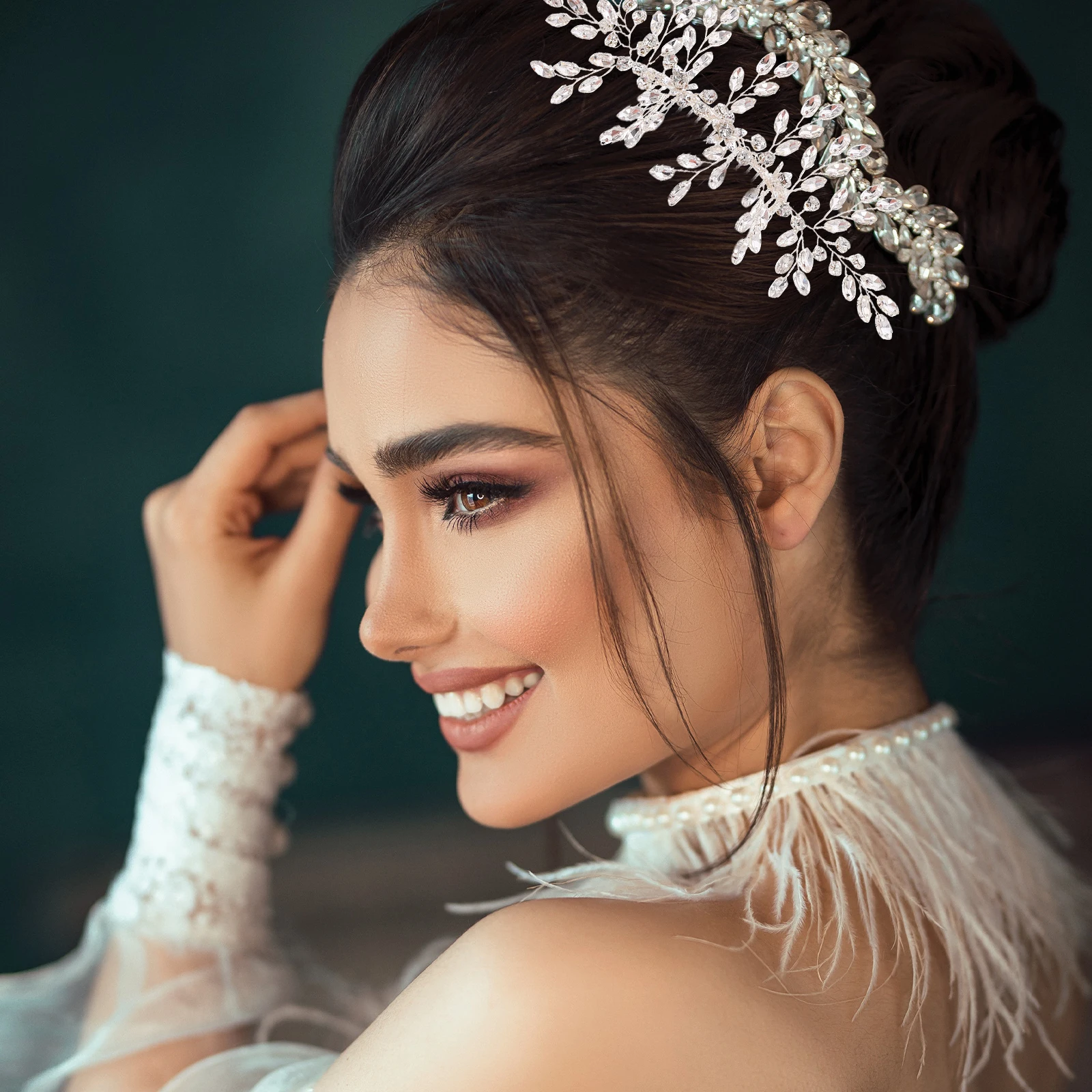 

Rhinestone Hair Comb Wedding Bridal Accessory Dazzling Headpiece for Formal Events and Photoshoots Wedding Hair Comb