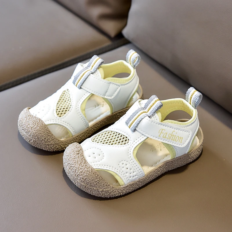 Kinder-Sportsandalen mit Ausgehöhlten Zehen, Geschlossene Zehenpartie, Jungen Mädchen Freizeitschuhe, Weiche Sohle, 2026 Sommer Neue Kinder-Strandschuhe Rutschfest – Detail 4