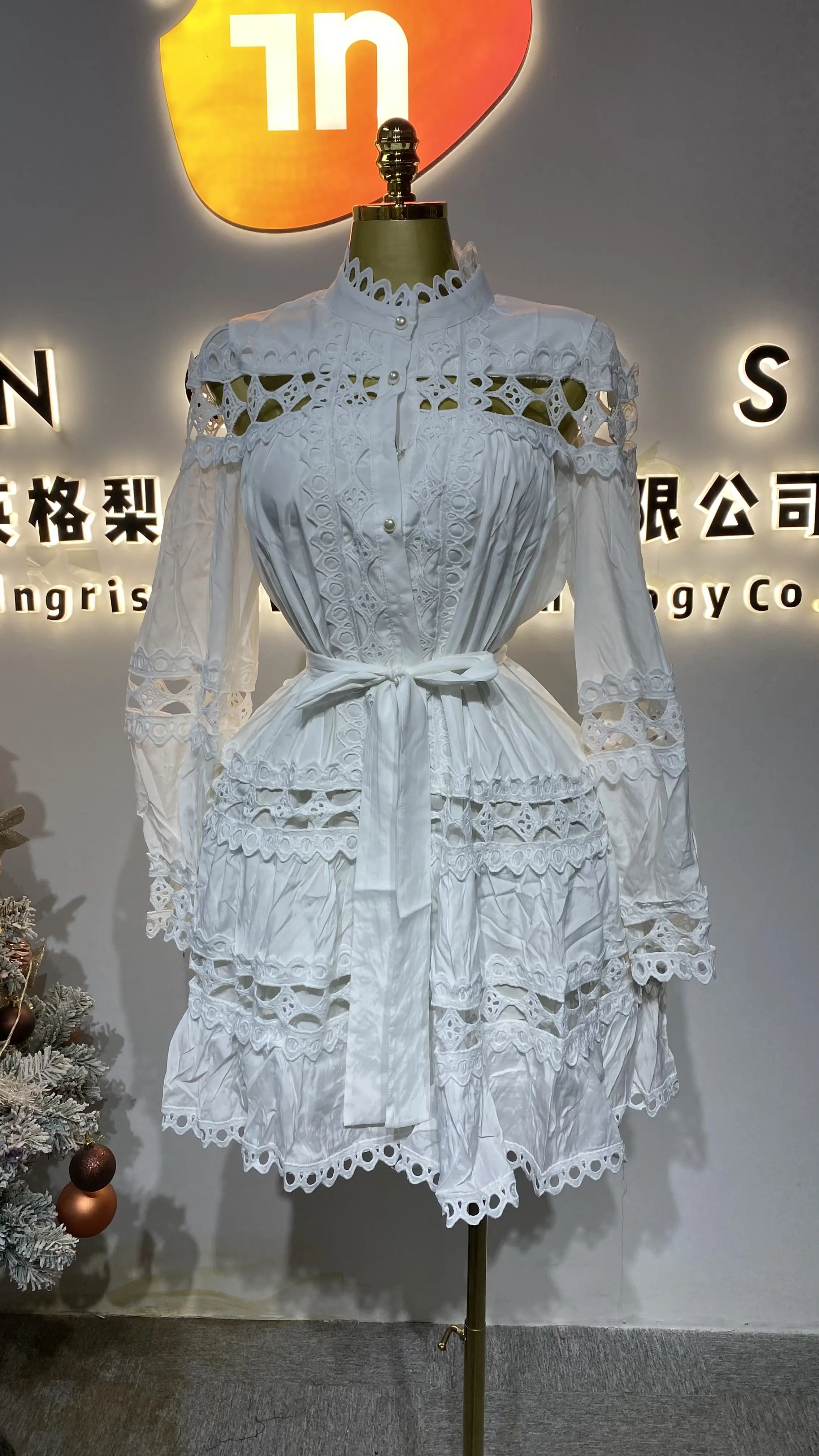 Retro court style high-end women's summer lantern sleeve hollowed-out floral light luxury midi dress-GZXX283